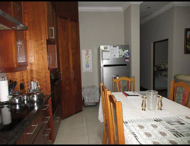 2 BEDROOM TOWNHOUSE FOR SALE IN RETIRE AT MIDSTREAM